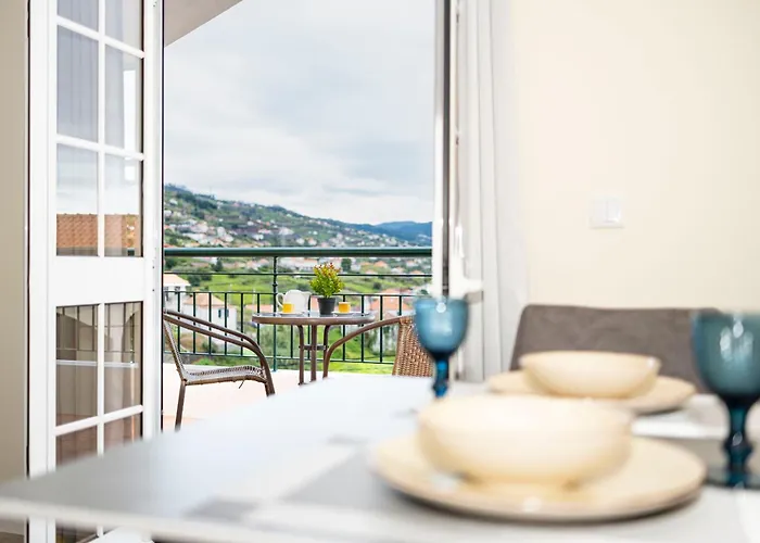 Panoramic Attic By Sabugo House * Relogio do Poiso