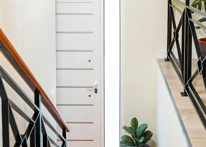 Panoramic Attic By Sabugo House דירה *